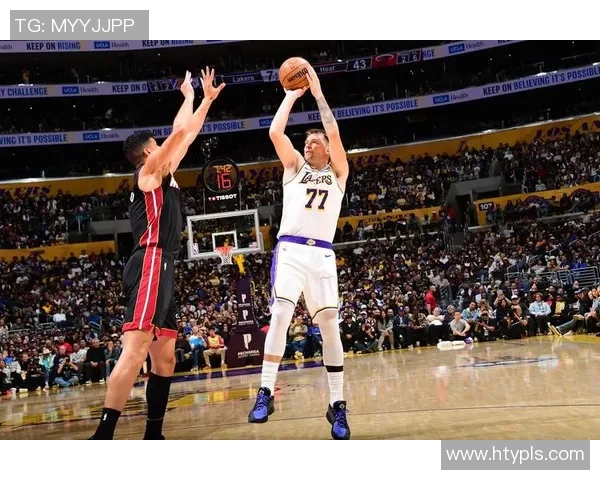 东契奇狂砍73分刷新现役得分纪录独行侠力克太阳终止其11连胜之旅 东契奇狂砍73分刷新现役得分纪录独行侠力克太阳终止其11连胜之旅