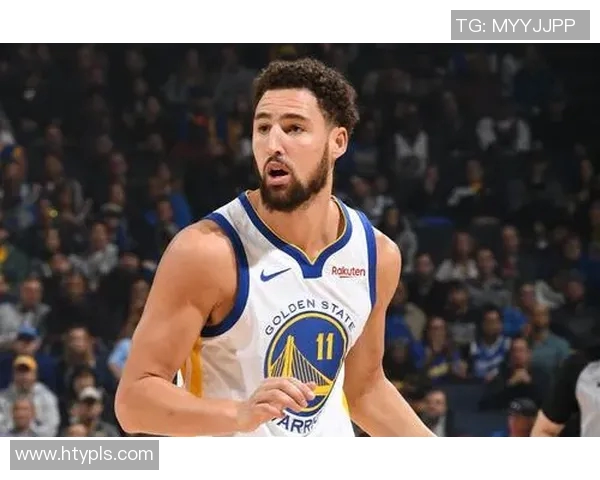 马库斯斯马特的篮球之路与领导力:从新秀到球队核心的蜕变与成长 马库斯斯马特的篮球之路与领导力:从新秀到球队核心的蜕变与成长